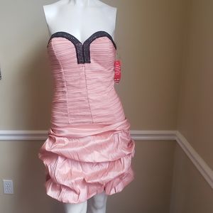 NWT Sweetheart Neckline short Prom Dress | Sz L |